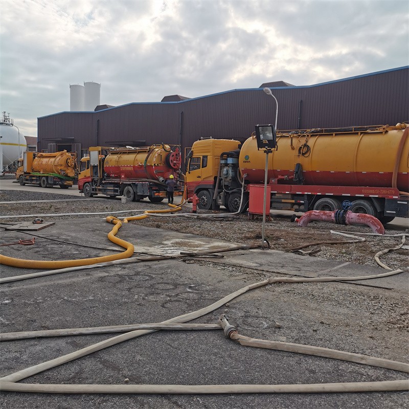 察哈尔右翼后污水池清理