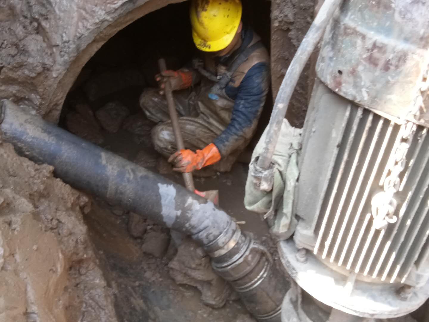 察哈尔右翼后管道清淤