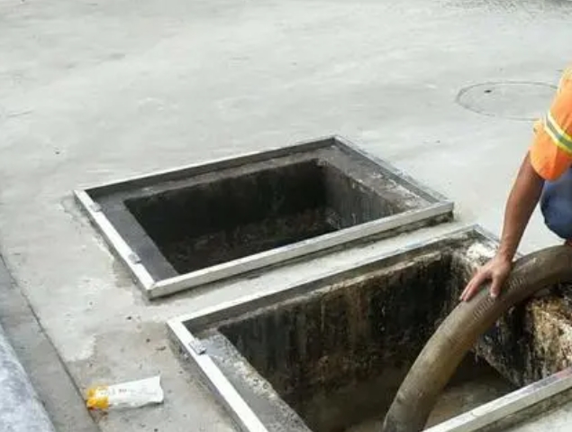 察哈尔右翼后化粪池清理