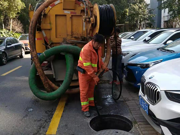 察哈尔右翼后排污管道清淤