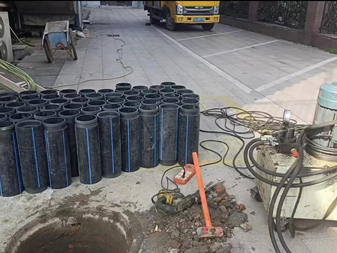 察哈尔右翼后PE置换管厂家 DN315置换管 非开挖管短管置换